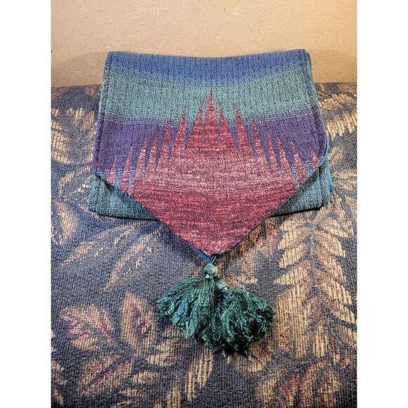 Table Runner with Tassels - Picture 1 of 4